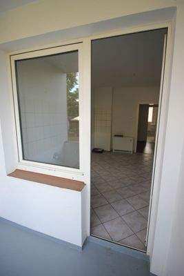 Küche mit Zugang zum Balkon