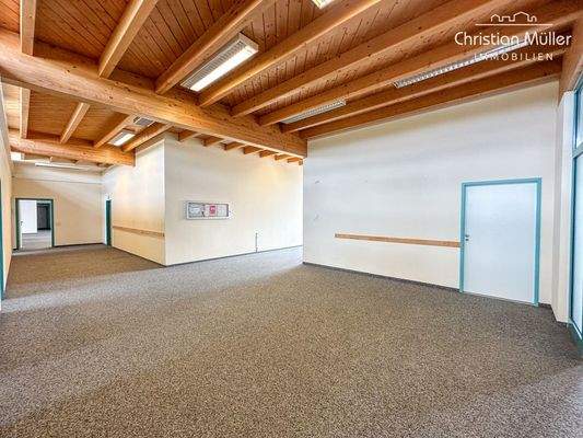 Eingangsbereich mit Zugang zu den Büros