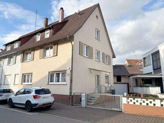 Hausansicht von der Straßenseite