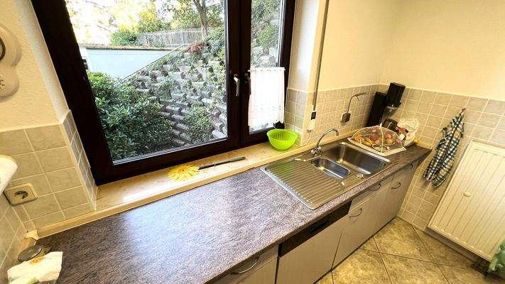 Küche mit Einbauküche - EG