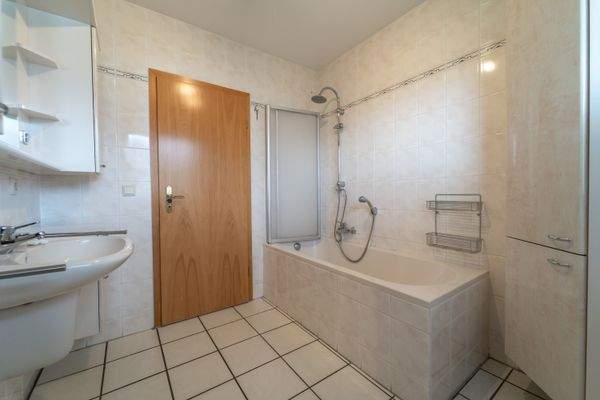 Badezimmer im EG mit Wanne