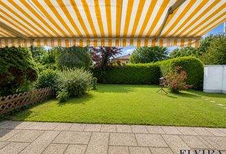 Terrasse mit Markise - AI modified