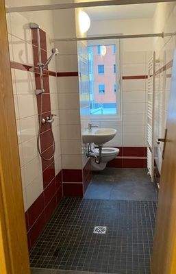 Bad mit ebenerdiger Dusche