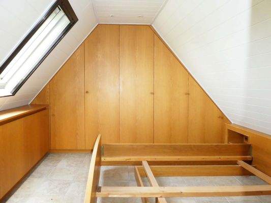 Zimmer im Spitzboden