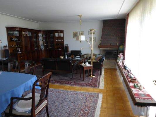 Wohnzimmer mit Kamin