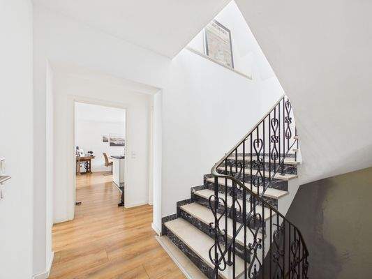 Diele im EG & Treppe ins 1. OG