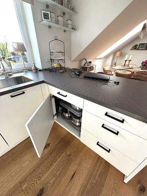 Küchenmöbel, das Rondell für Töpfe od. Geschirr