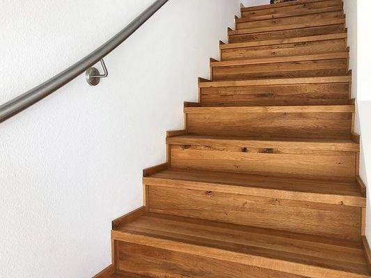 Echtholztreppe in der Maisonettewohnung