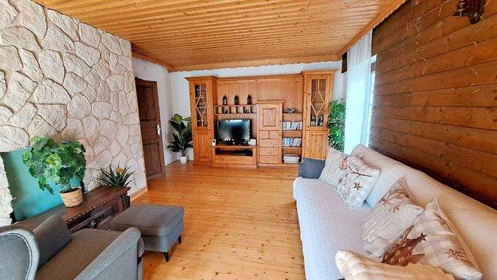 Wohnzimmer der Wohnung im Erdgeschoss_B.jpg