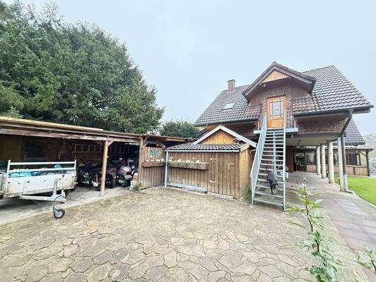 Außentreppe zur Oberwohnung