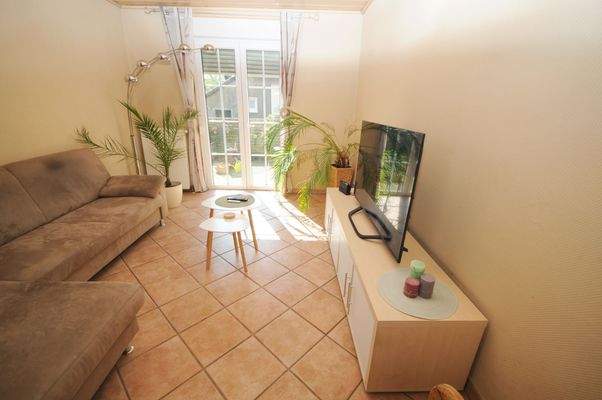 Wohnzimmer m. Ausg. i.d. Garten