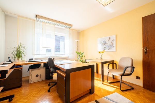 Büro EG