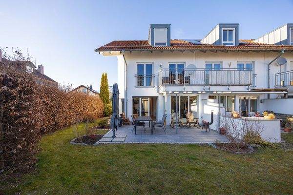 EG Hausansicht mit Garten