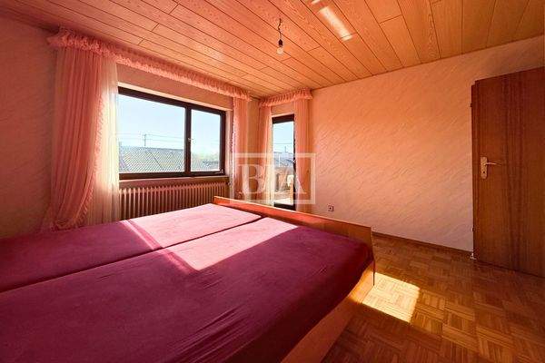 Schlafzimmer EG mit Balkon-Zugang
