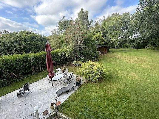 Blick von oben in den Garten