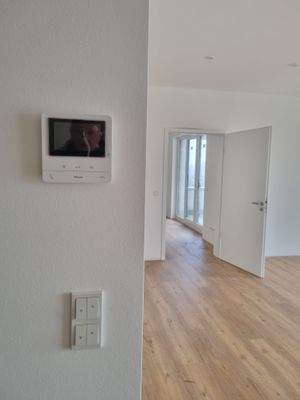 Wohnraum mit Video-Gegensprechanlage