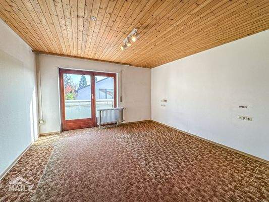 DG: Schlafzimmer 1 mit Zugang zum Balkon