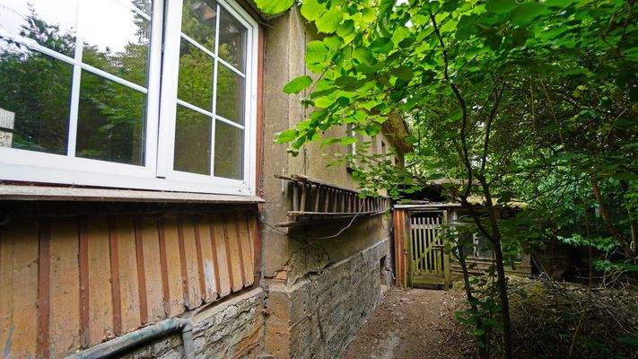 Rückseitige Fassade und Schuppen