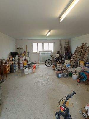 Neuhaus am Inn LZ Garage innen.jpg