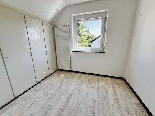 Garderobe/Kinderzimmer OG