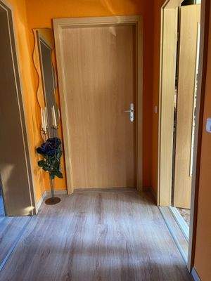 Flur mit original Laminat