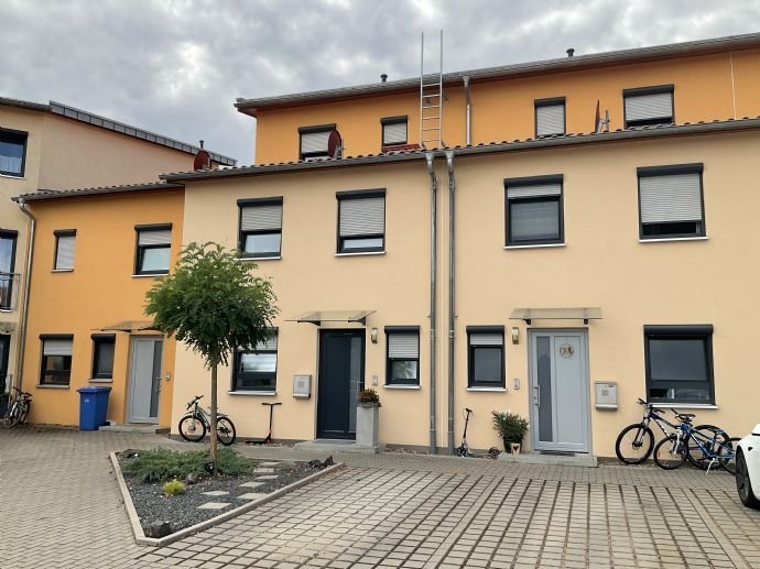 Haßfurt Selbstbezug oder Neuvermietung - Niedrigenergie Reihenmittelhaus in zentraler Lage inkl. Terrasse und Stellplätzen