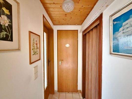 1. Haus – EG / Flur vom Nebeneingang