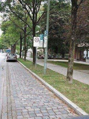 Kurzzeit-Parken vor der Tuer  .jpg