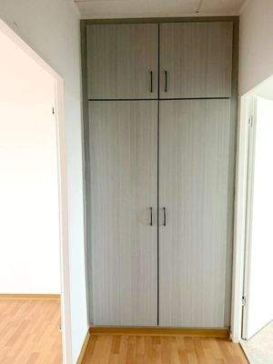 Flur mit Einbauschrank.jpg