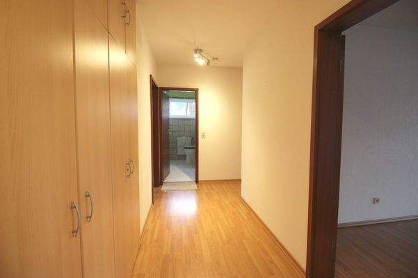 Flur mit Einbauschrank