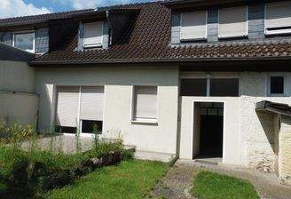 Wohnhaus Hofansicht links mit Terrasse