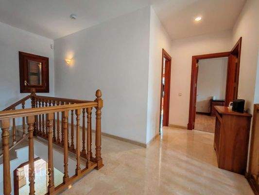 Corridor upper floor