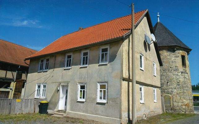 Straßenansicht vom Wohnhaus