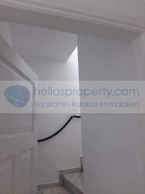 72. INTERNAL STAIRWAY TO THE 2ND FLOOR