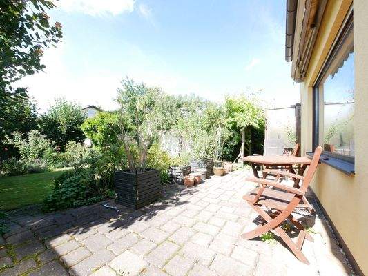 Terrasse und Garten in Südwestausrichtung
