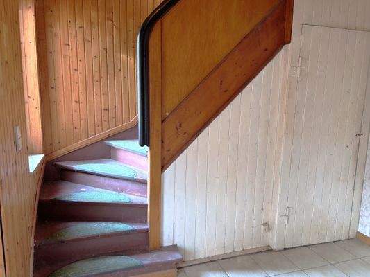 Flur mit Treppenaufgang