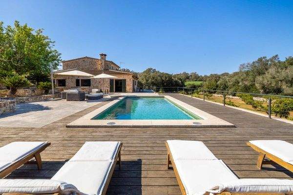 Pool and Exterior (2)