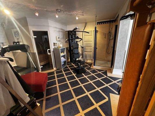Sauna u. Fitnessbereich im UG
