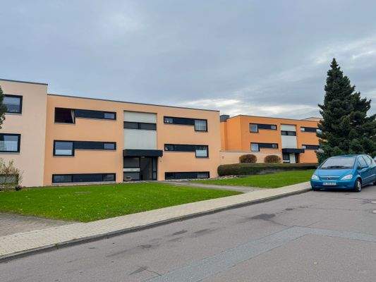 Wohnanlage strassenseitig