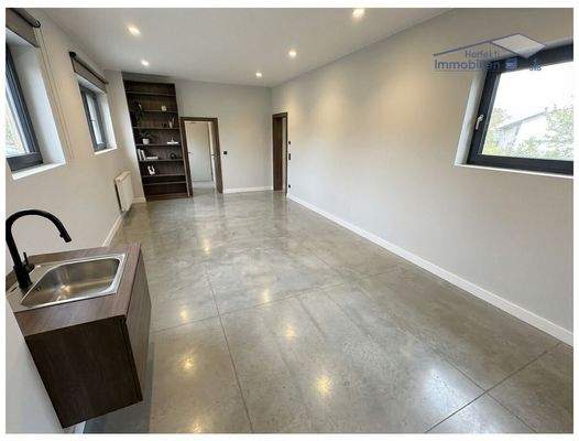 Beispielfoto mit Einrichtung (KI-unterstützt)