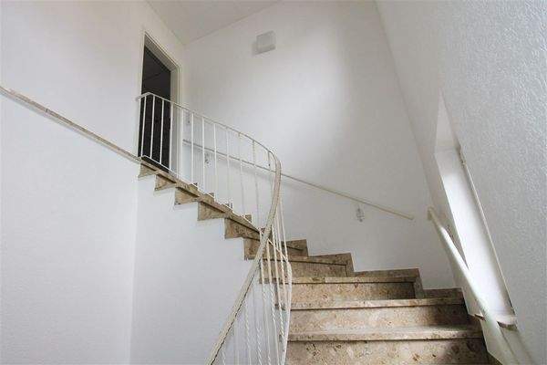 offene Treppe zur Wohnung