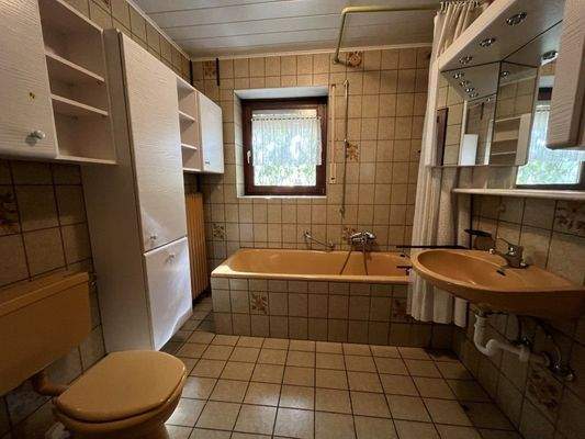 Haus-Gießen-Marburger-Straße-30-50120-001-WE01-Bad