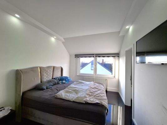 Schlafzimmer 2.OG.jpg