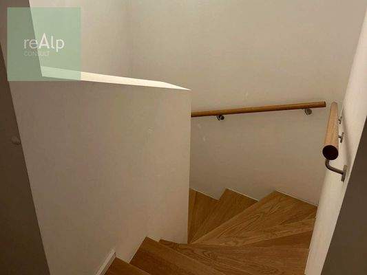 Bequeme, interne Treppe ins Untergeschoss