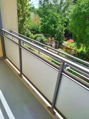 Balkon mit Vorrichtung für den Kräutergarten.jpg