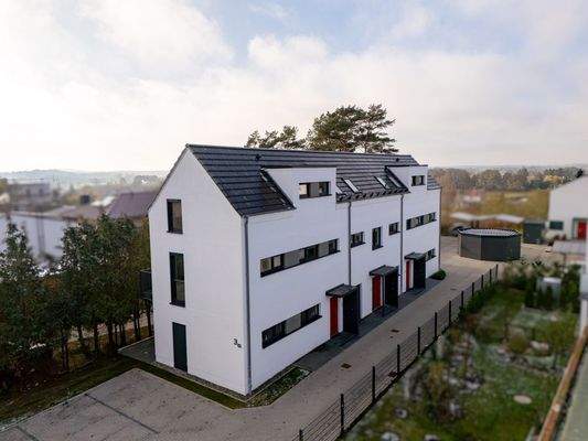 Hausansicht Drohne Straßenseite