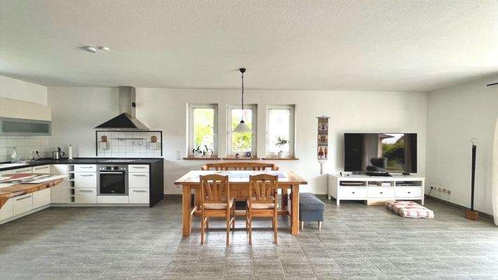 Essbereich mit offener Küche