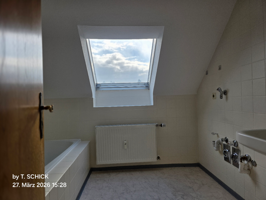 Bad_mit_Dusche_Wanne.jpg