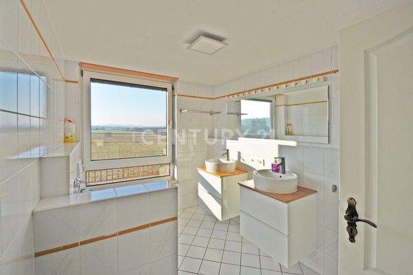 Badezimmer Ansicht 1