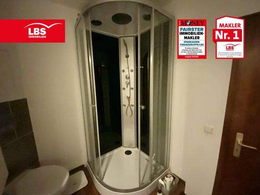 Dusche mit Massagedüsen